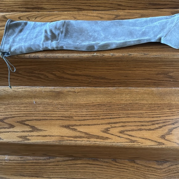 Stuart Weitzman - Picture 3 of 5